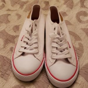 Levis size 8 sneaker